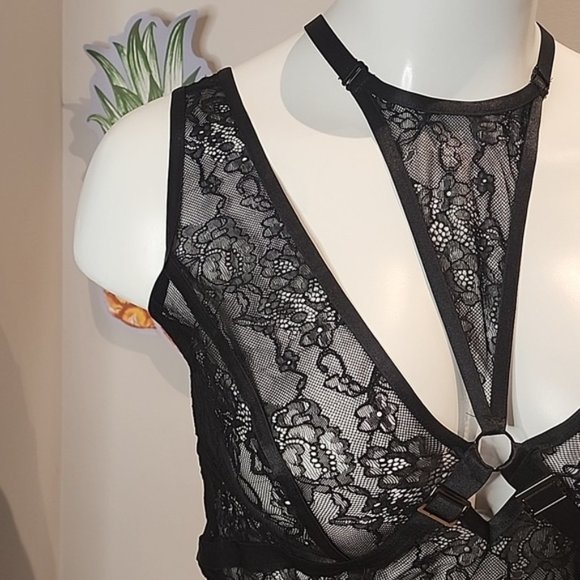 Torrid - Lacy Bondage Bodysuit with Neck Harness in Rich Black - Picture 4 of 14